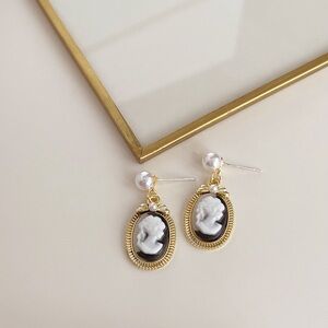 Vintage Antique Style Earrings With Silver Needle